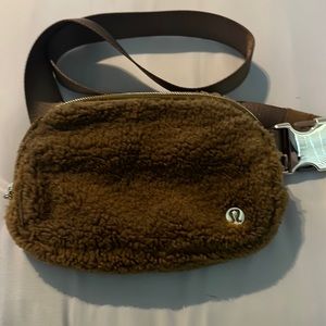 Lululemon everywhere, belt bag, caramel fleece